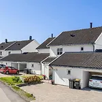 Charming House With Fireplace, Great Views And Free Parking *