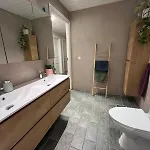 Charming House With Fireplace, Great Views And Free Parking Nyaraló