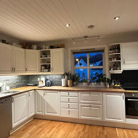 Charming House With Fireplace, Great Views And Free Parking Ferienhaus