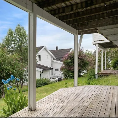 Ferienhaus Charming House With Fireplace, Great Views And Free Parking
