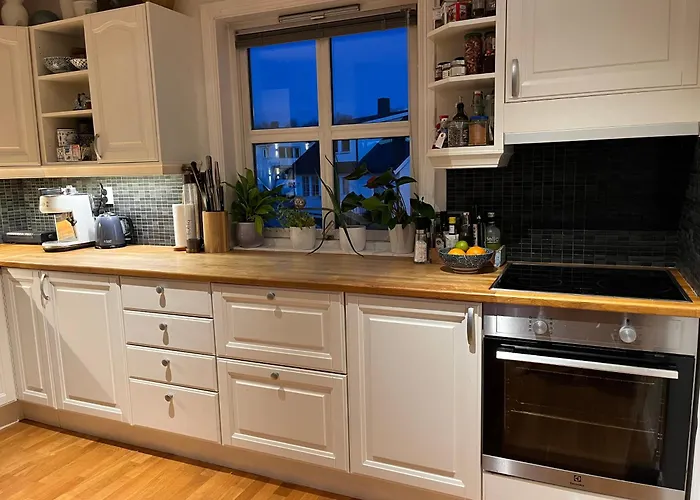 Charming House With Fireplace, Great Views And Free Parking