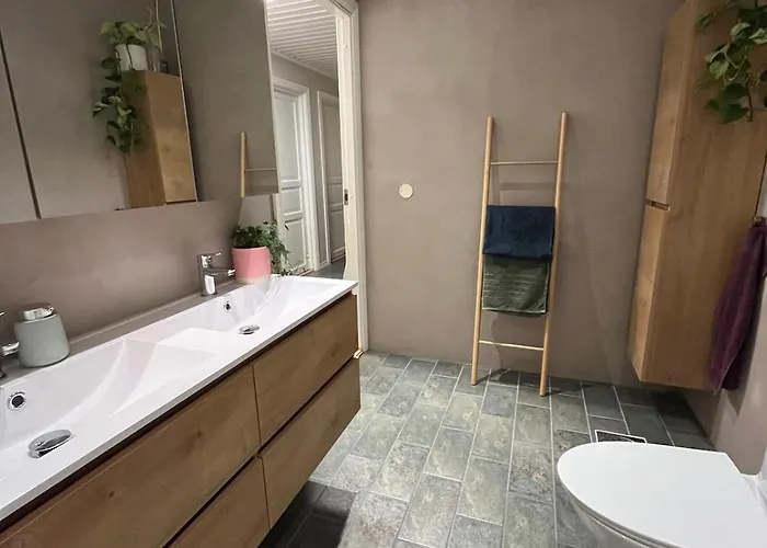 Charming House With Fireplace, Great Views And Free Parking Ferienhaus