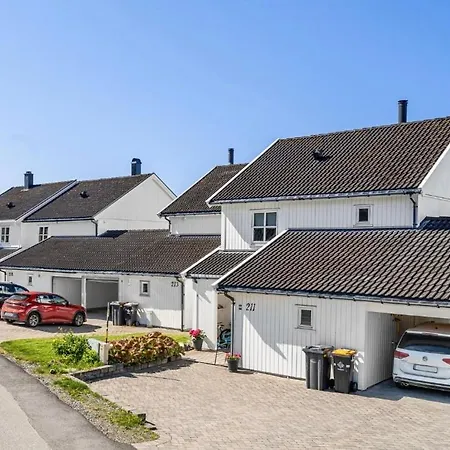 Charming House With Fireplace, Great Views And Free Parking *