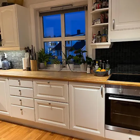 Charming House With Fireplace, Great Views And Free Parking