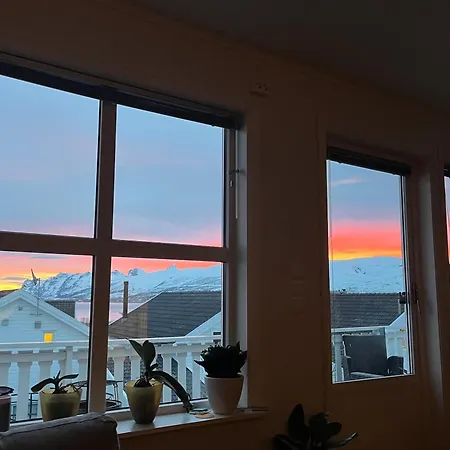 Charming House With Fireplace, Great Views And Free Parking 度假居 *