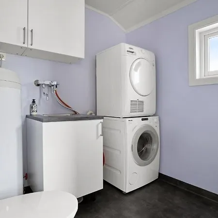 Charming House With Fireplace, Great Views And Free Parking